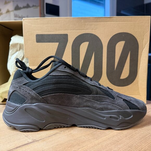 Adidas Yeezy Boost 700 V2 Vanta Black – Size 11 – NEW IN BOX